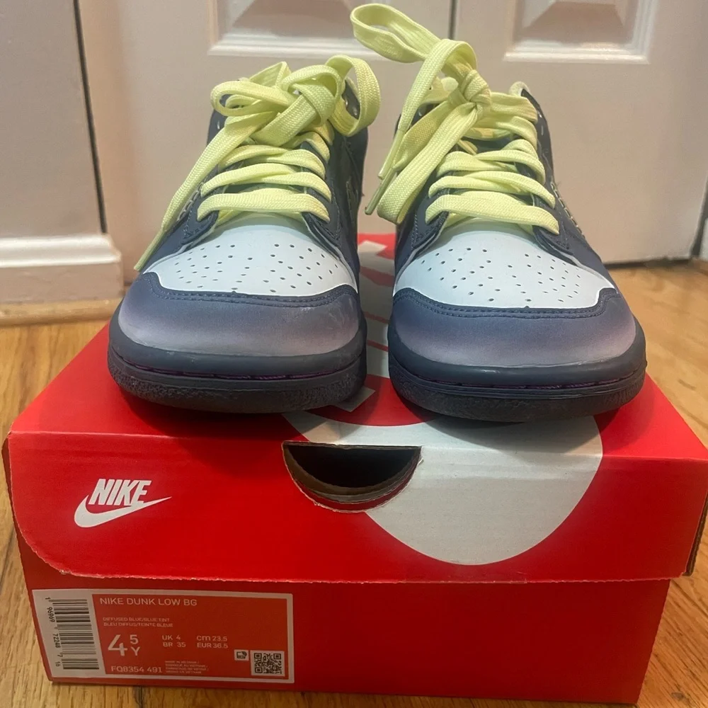 Boys Size 4 1/2 Nike Dunk Low - Rare! - Picture 4 of 5